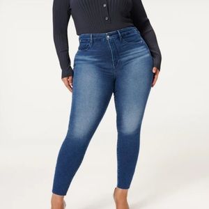 Good American GOOD WAIST RAW HEM jeans raw edge at bottom 16